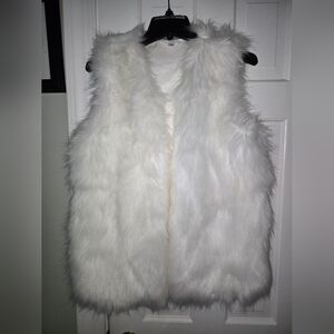Chic White Faux Fur Vest Size Small